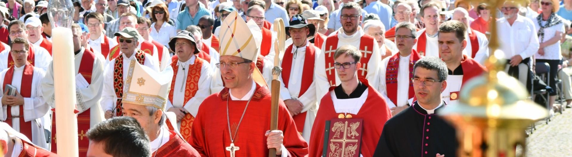 Neuer Bischof Dr. Michael Gerber predigte beim Bonifatiusfest – feierliche Eröffnung der traditionellen Bonifatiuswallfahrten
