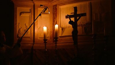 In seiner Predigt zur Osternacht hat Fuldas Bischof Dr. Michael Gerber die „Stunde Null“ als Bild für die österliche Botschaft aufgegriffen. Foto: Bistum Fulda / Marzena Seidel
