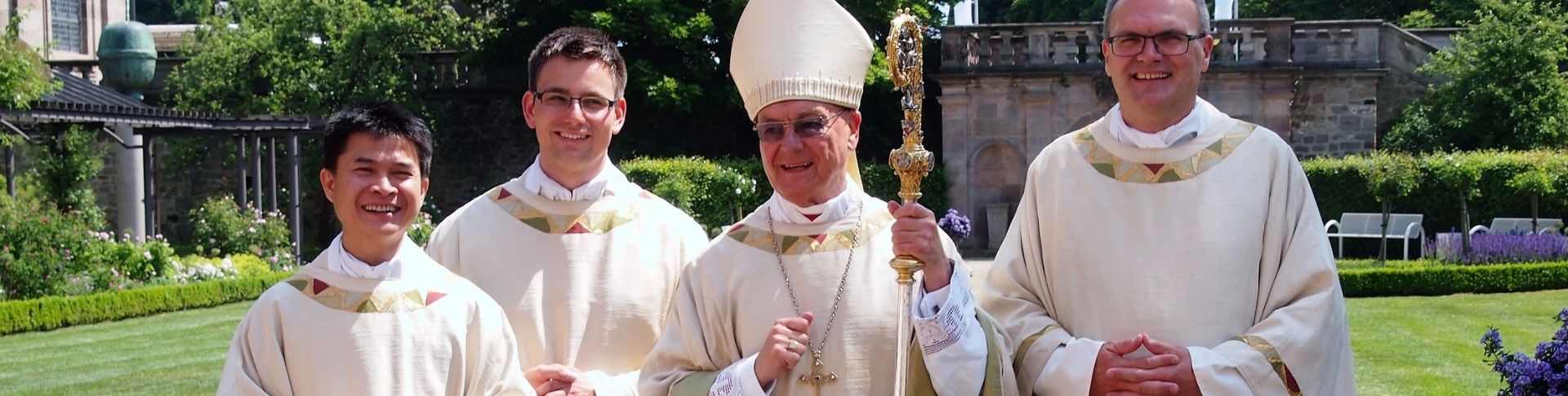 Bischof Algermissen weihte drei Diakone zu Priestern