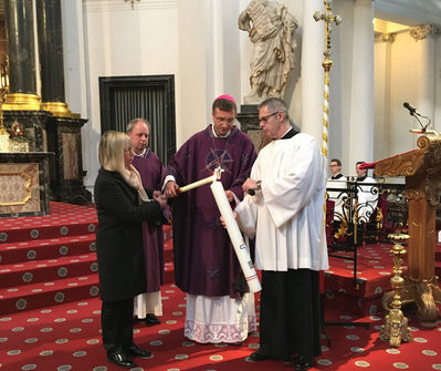 Entzündung der Kerze zum Synodalen Weg (Foto: Daniel Schier)