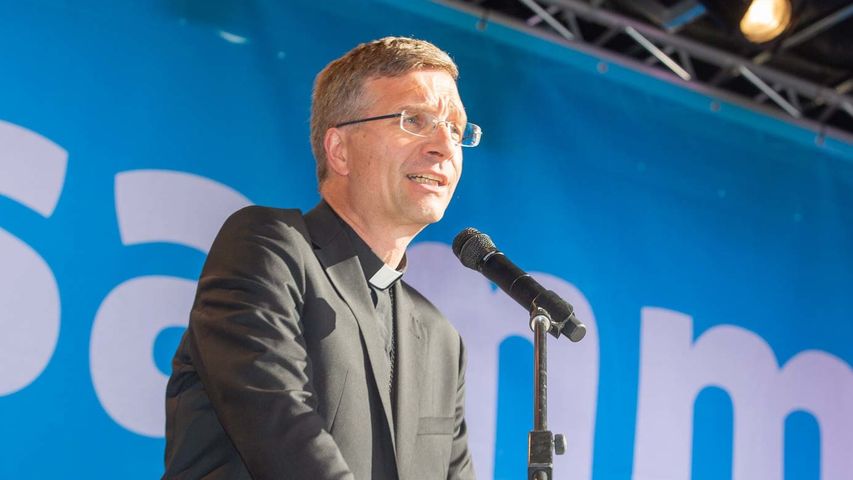 Bischof Gerber sprach bei Kundgebung für Demokratie in Kassel. Bilder: medio.tv/schauderna